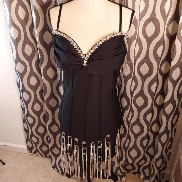 Elegant Black Dress with Rhinestone Accents - Picture 2 of 7